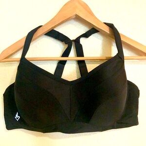 NWT TORRID Active Mid Impact Underwire Black Sports Bra Sz 40C New!